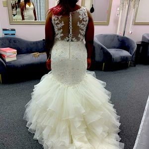“Back Wow”Wedding Dress